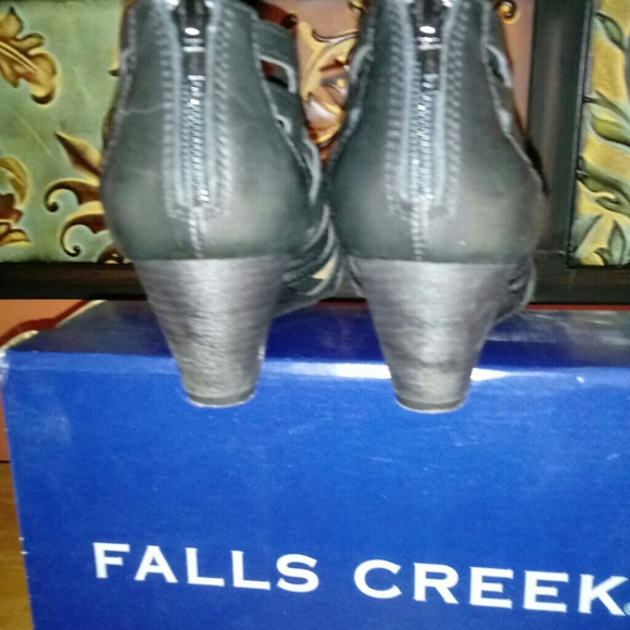 Falls Creek "APRIL" Ghillie Tie Leather Sandals - Picture 2 of 8